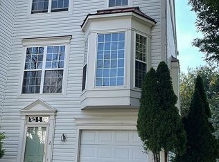 2 Firethorn Ln, Delran, NJ 08075