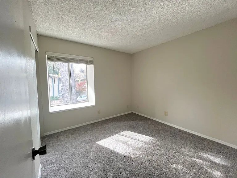 2805 - 2807 H Street - Fireside West — Photo 8