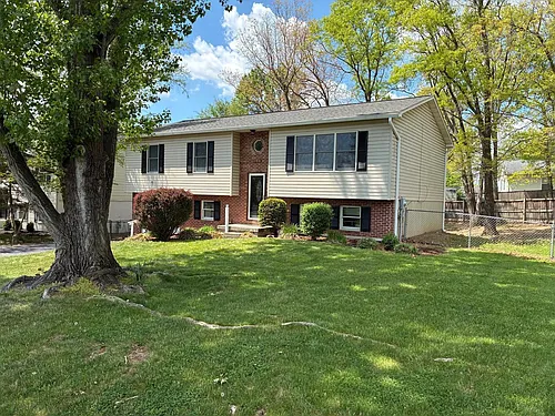 111 Everette Pl Photo 1