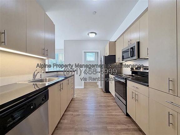 3rd image of 1415 SE Pardee St #307