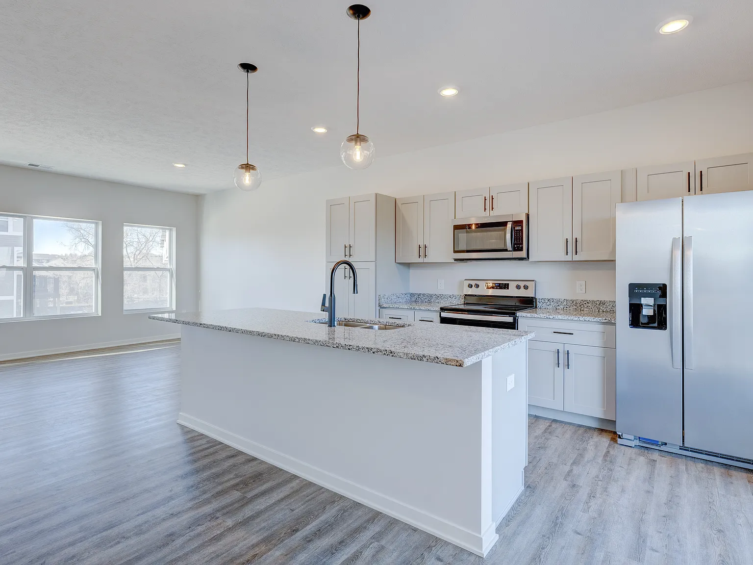 3 bed, 2.5 bath, 1646 sqft, $2,500 — Photo 3