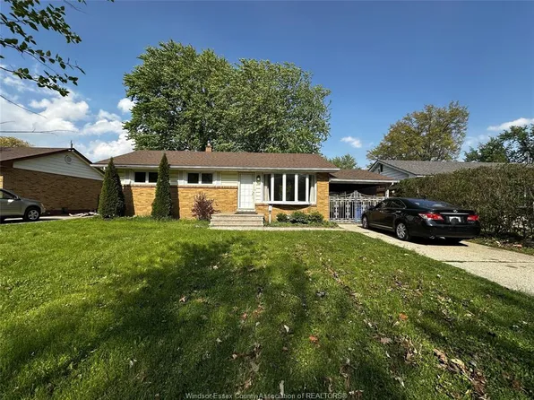 3530 Randolph Ave, Windsor, ON N9E 3G2