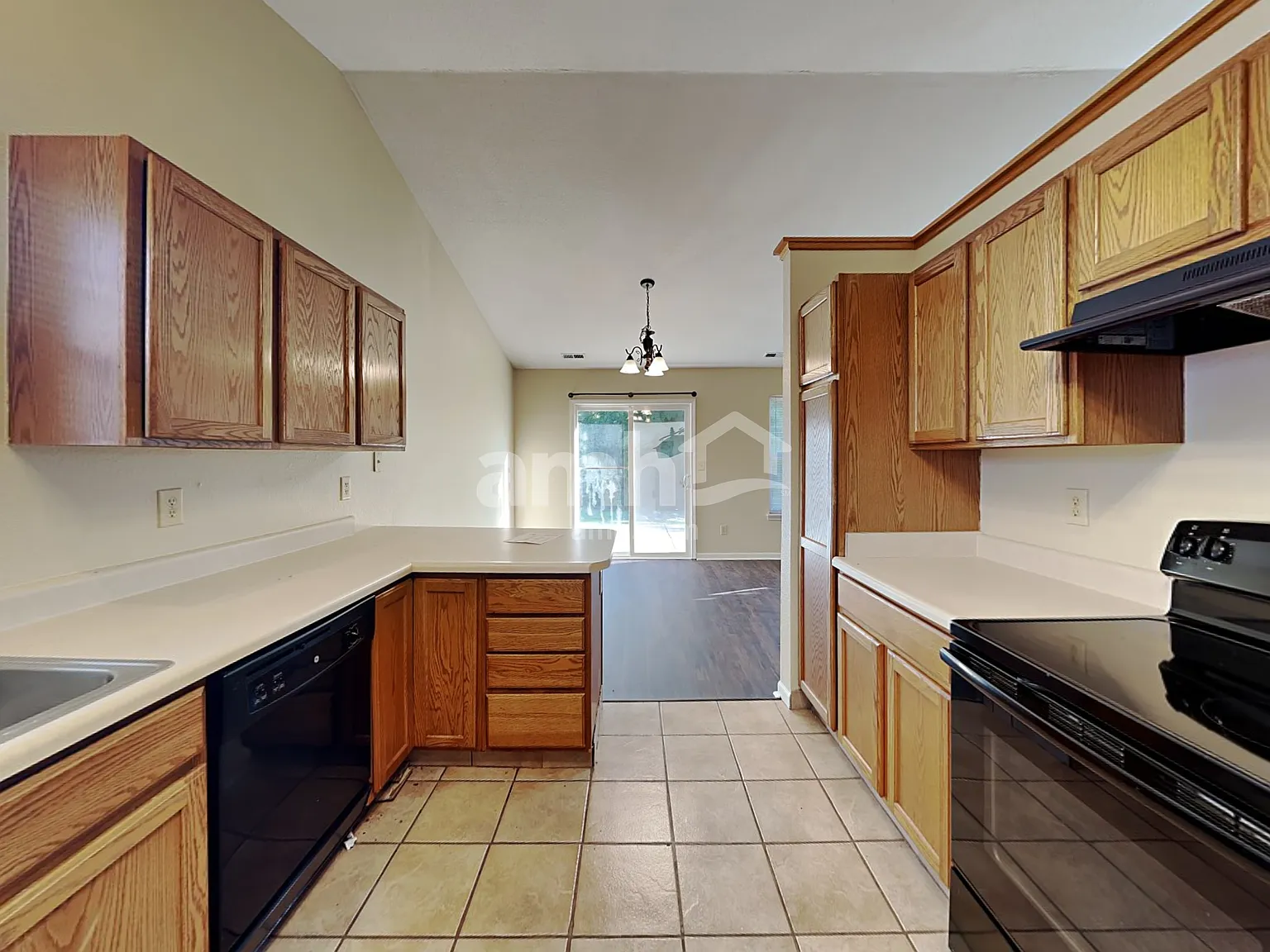 3 bed, 2.0 bath, 1634 sqft, $2,000 — Photo 3