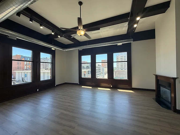 400 N Main St #330 — Photo 5