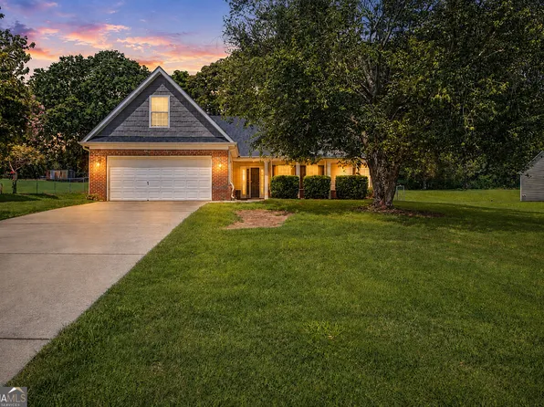 1438 Solomon Dr, Winder, GA 30680