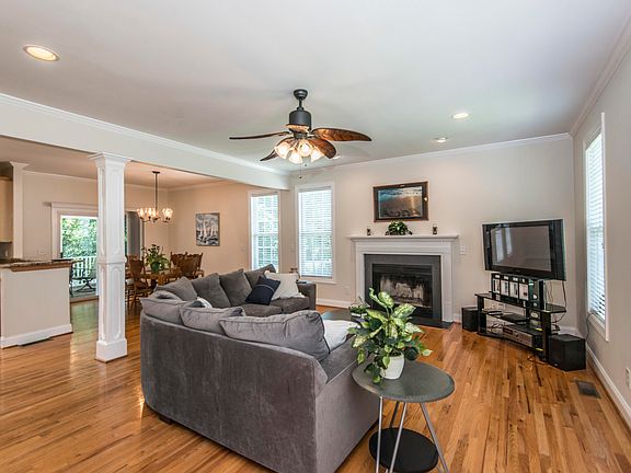5th image of 205 Ashmont Dr