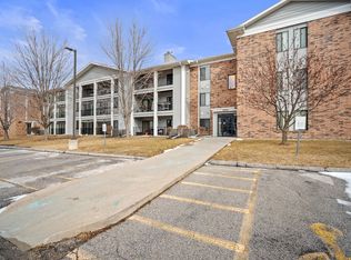 4821 86th St APT 5, Urbandale, IA 50322