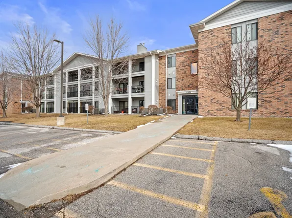 4821 86th St APT 5, Urbandale, IA 50322