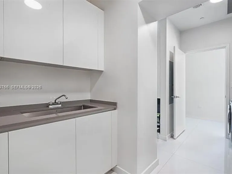 88 SW 7th St #4203 — Photo 33