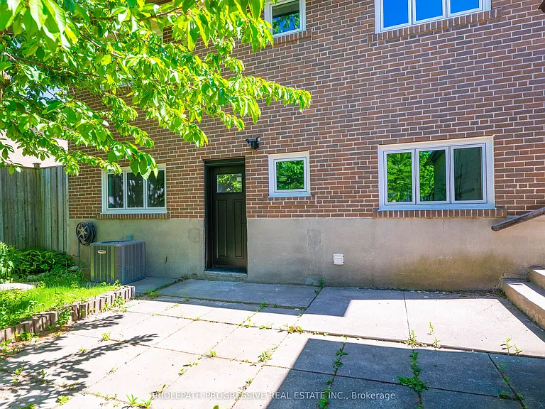 110 Marcella St — Photo 3