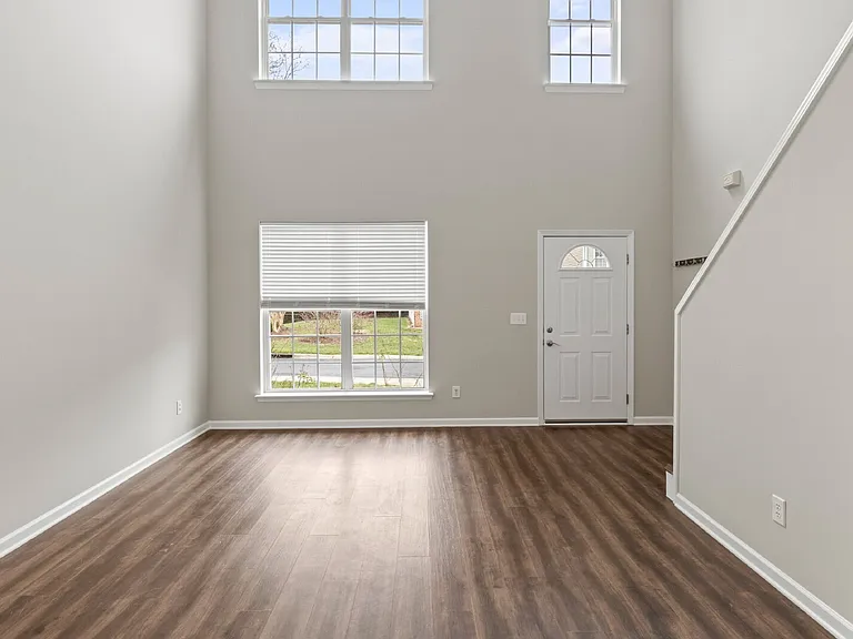 400 Berlin Way — Photo 10