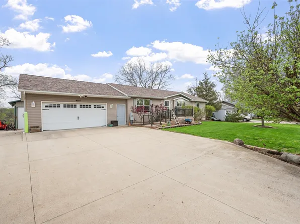 4555 NE 34th Ct, Des Moines, IA 50317