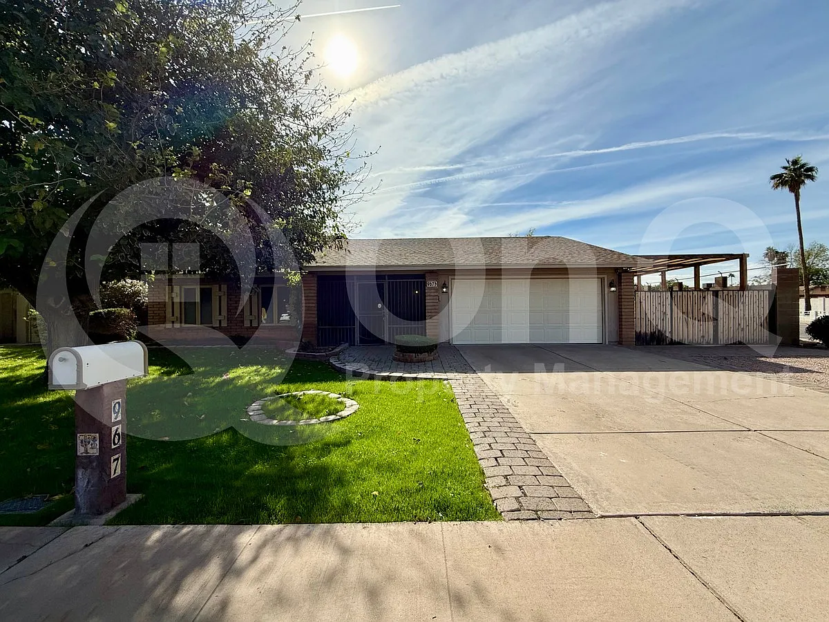 3 bed, 2.0 bath, 1466 sqft, $2,499 — Photo 3