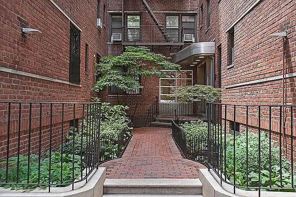 Sold by Level Group | media 14