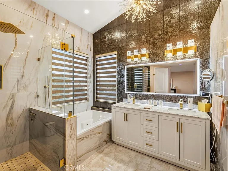 4561 Grandview Dr — Photo 30
