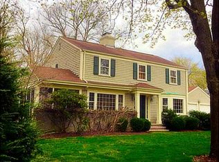 19 Surrey Rd, Barrington, RI 02806