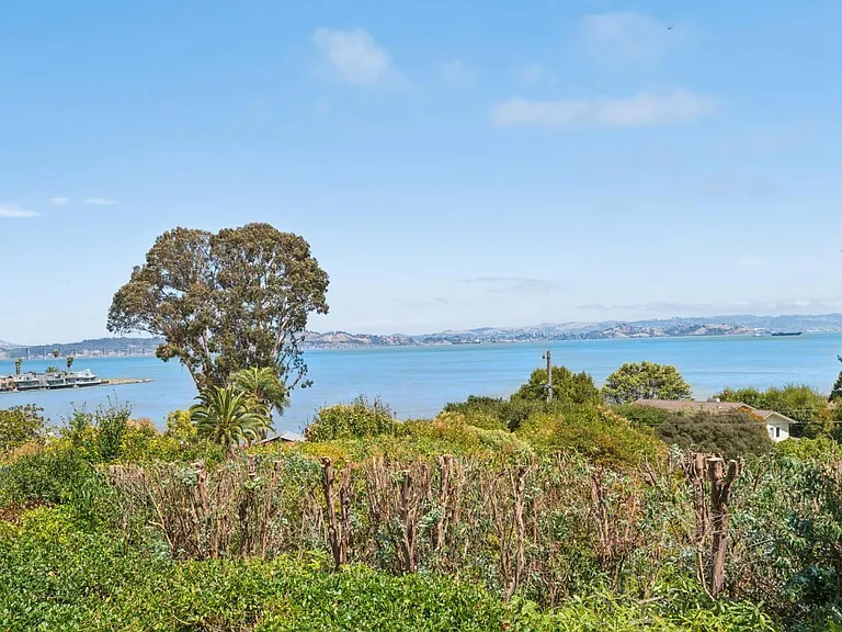 4350 Paradise Dr — Photo 25