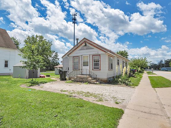 4th image of 219 1/2 W Main St