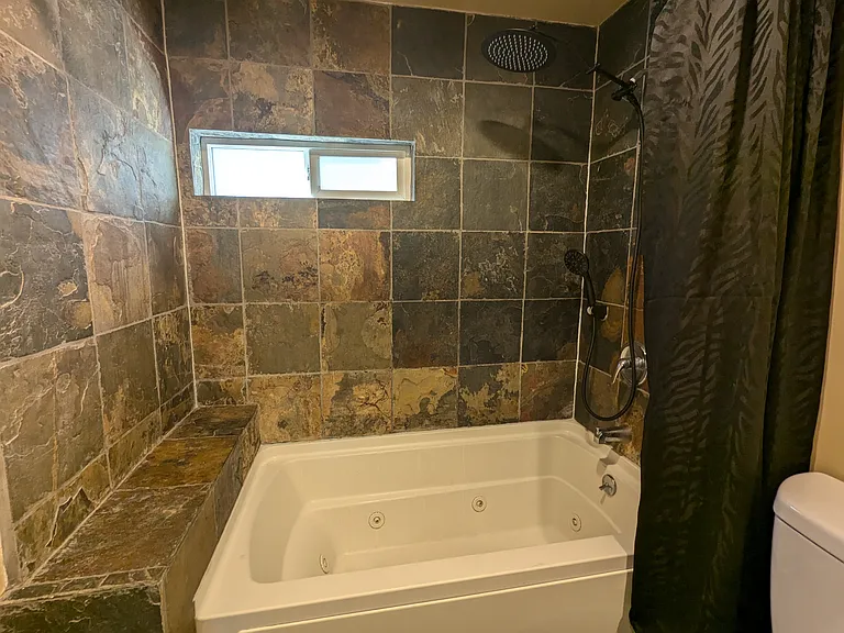 2326 Riverside Dr — Photo 11