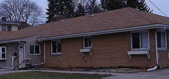 3rd image of 3066 N Michigan Ave