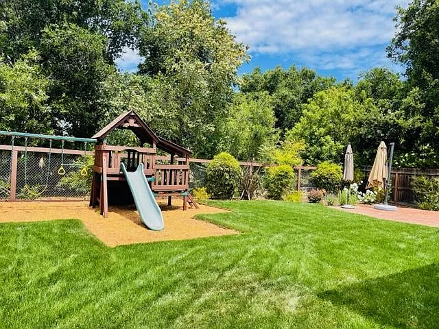 734 Chimalus Dr — Photo 38