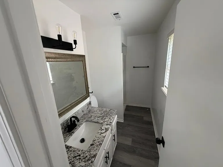 404 E Malinda Dr — Photo 6