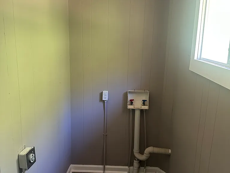 2324 Ballard Pl — Photo 5