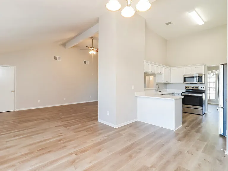 6503 Rockland Dr — Photo 7