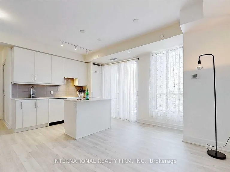 9085 Jane St #516 — Photo 12