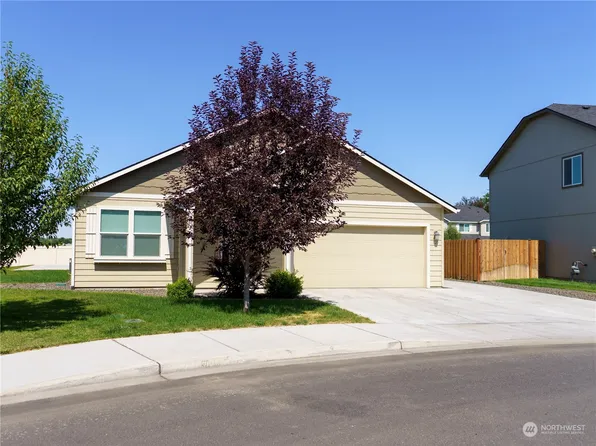 520 SW Angelina Loop, College Place, WA 99324