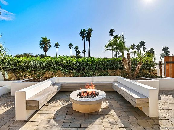4th image of 2623 Ocean Front Walk