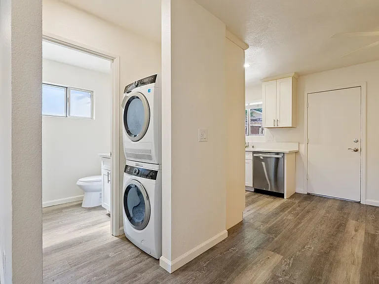 1717 Pine Street — Photo 14