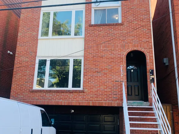 212 Milan St Unit 1, Toronto, ON M5A 3Z6