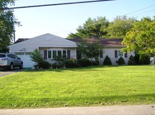 85 W Oakdale St, Bay Shore, NY 11706
