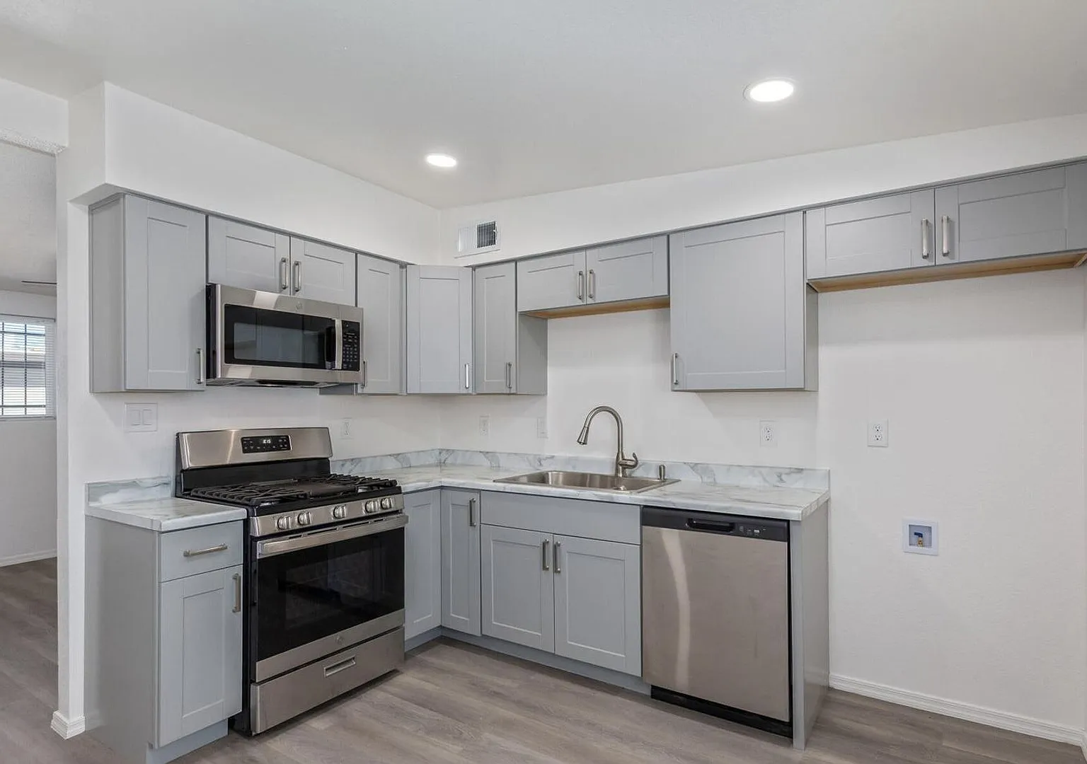 248-254 N. Melwood Avenue — Photo 1