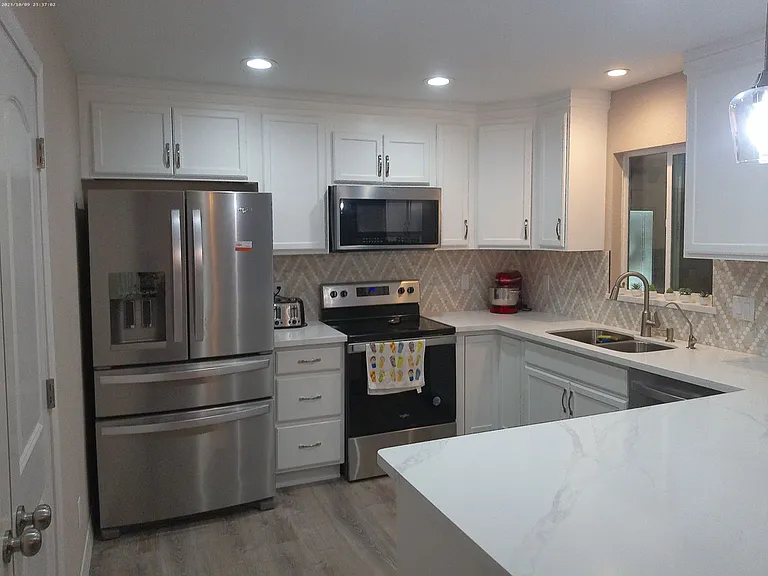 1640 Emerald Dr — Photo 17