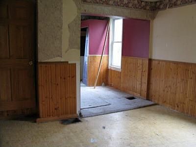 4th image of 933 Reid St