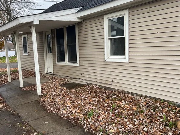 300 Georgia Dr, Lapeer, MI 48446