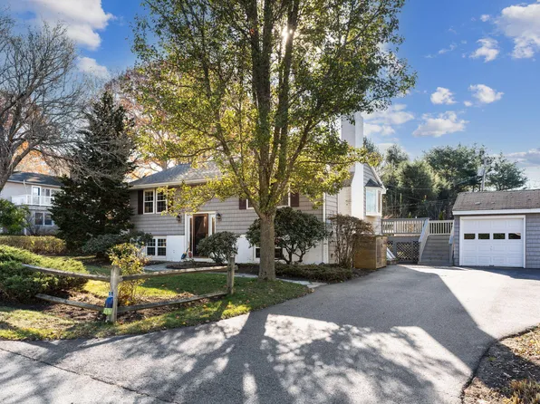 16 Birchwood Avenue, Yarmouth, ME 04096