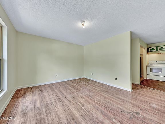 4th image of 2640 Wilson Ave