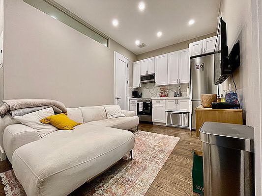 4th image of 70 Carmine St #2B