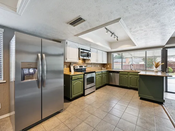 4101 Longstraw Dr, Fort Worth, TX 76137