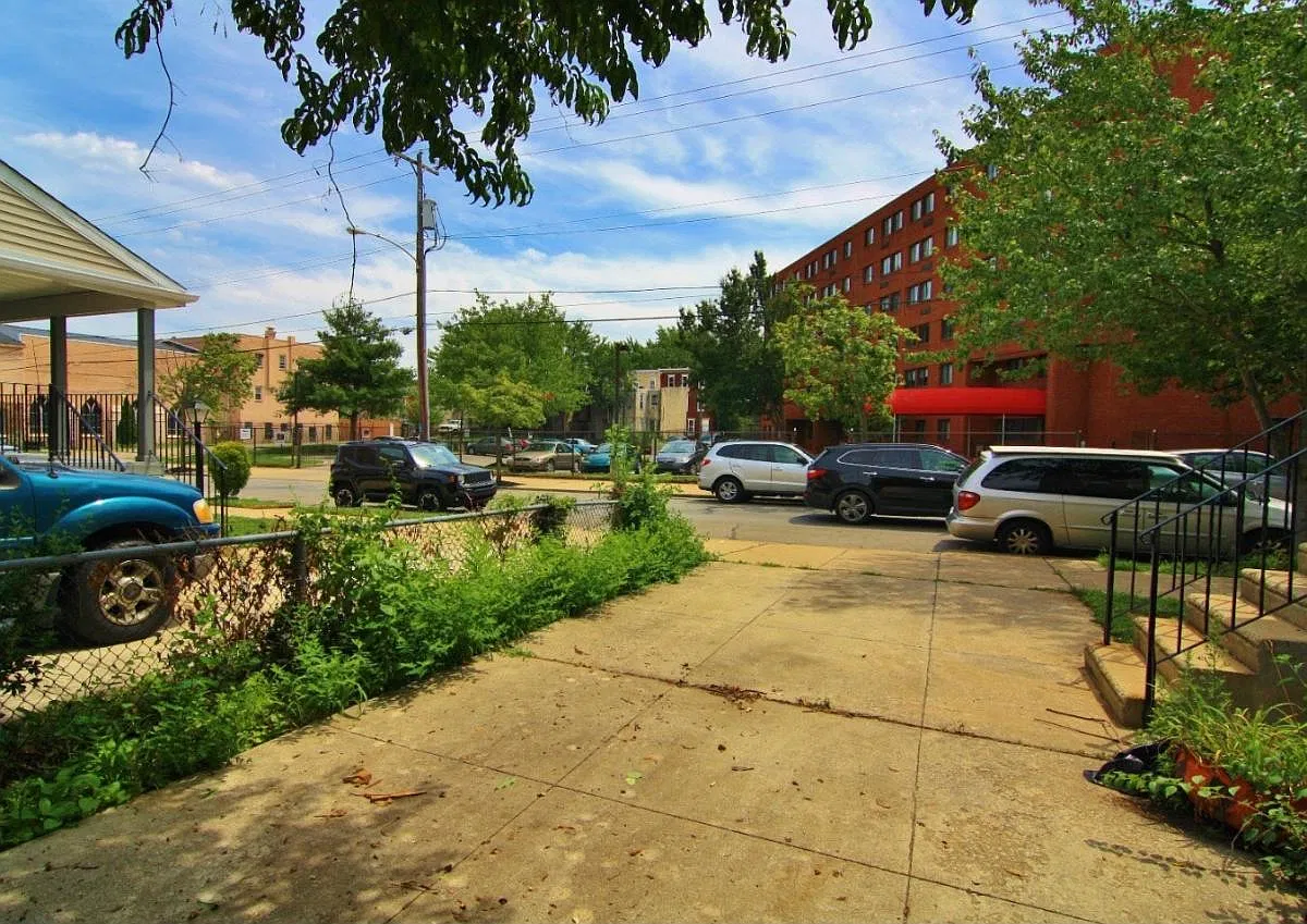 4 bed, $2,500 — Photo 3
