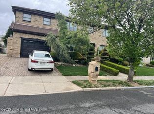 369 Crown Ave, Staten Island, NY 10312