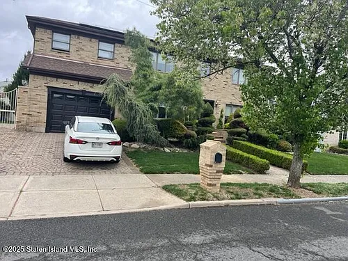 369 Crown Ave Photo 1