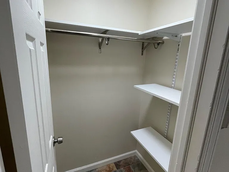 7250-7272 Beacon Hill Dr — Photo 6