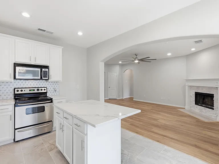 14710 Crystal Lake Dr — Photo 16