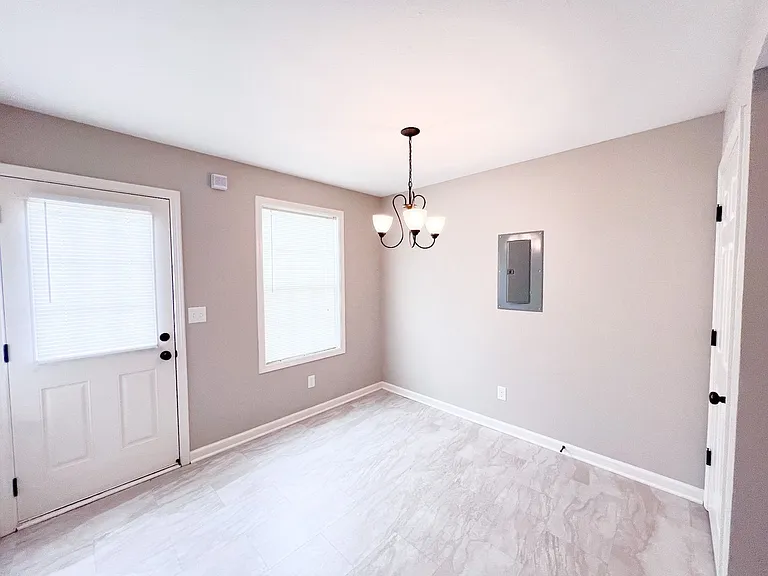 305 Rowand Ct — Photo 7