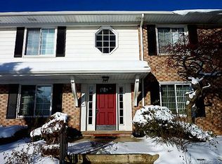 237 E Square Lake Rd APT 4, Bloomfield Hills, MI 48302