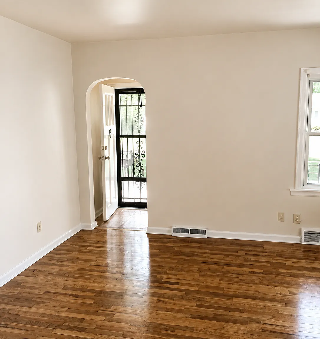 4 bed, 1126 sqft, $1,650 — Photo 2